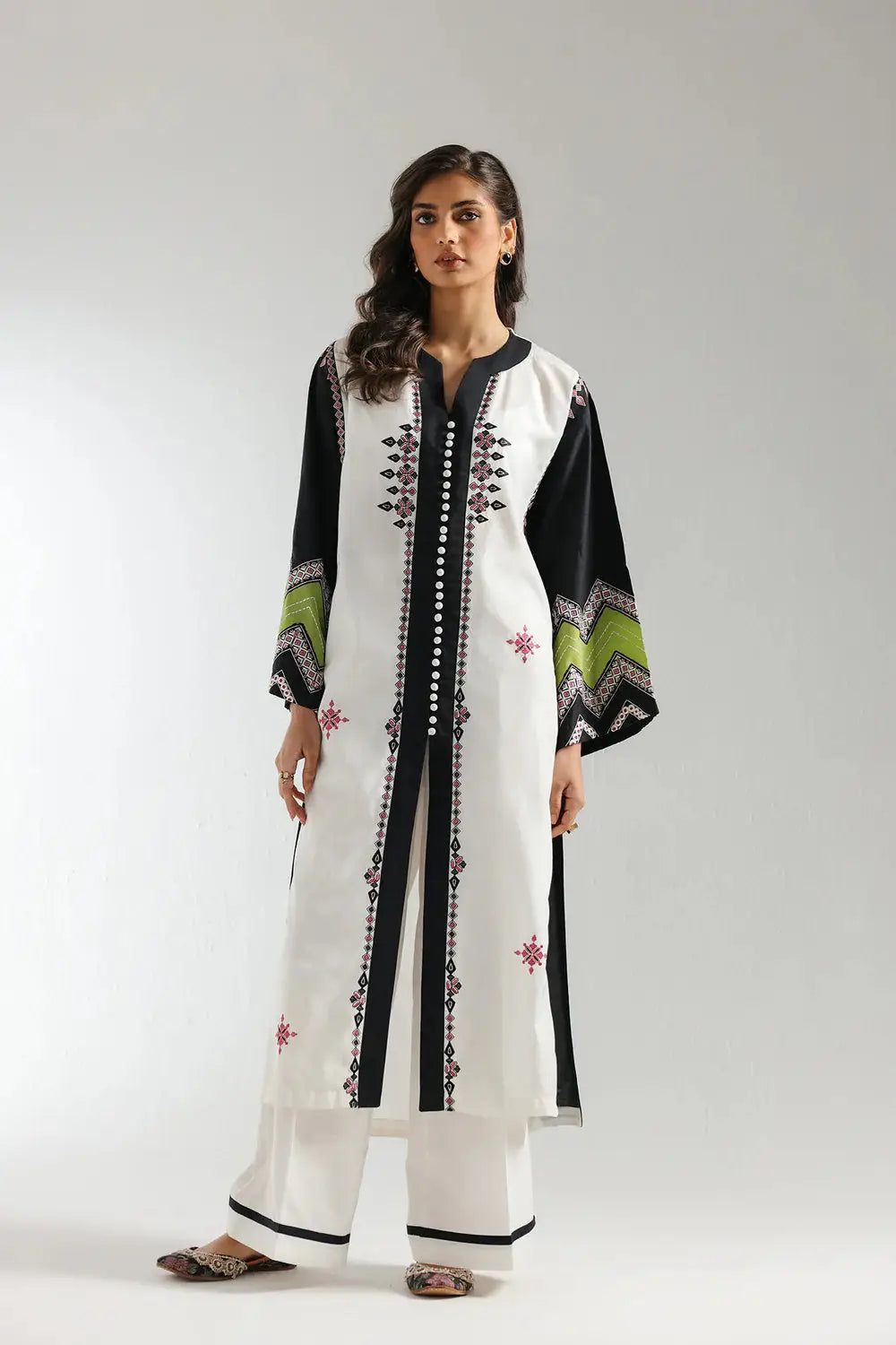 Ethnic Suit E2950 - Ethnic Online Store | Embroidered Suit  Rangreza