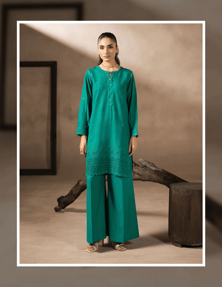 RANGREZA EA-47-3802 Pakistani two piece outfit in green Dhanak fabric featuring a straight-cut kurta with laser-cut hem and wide-leg bottoms.