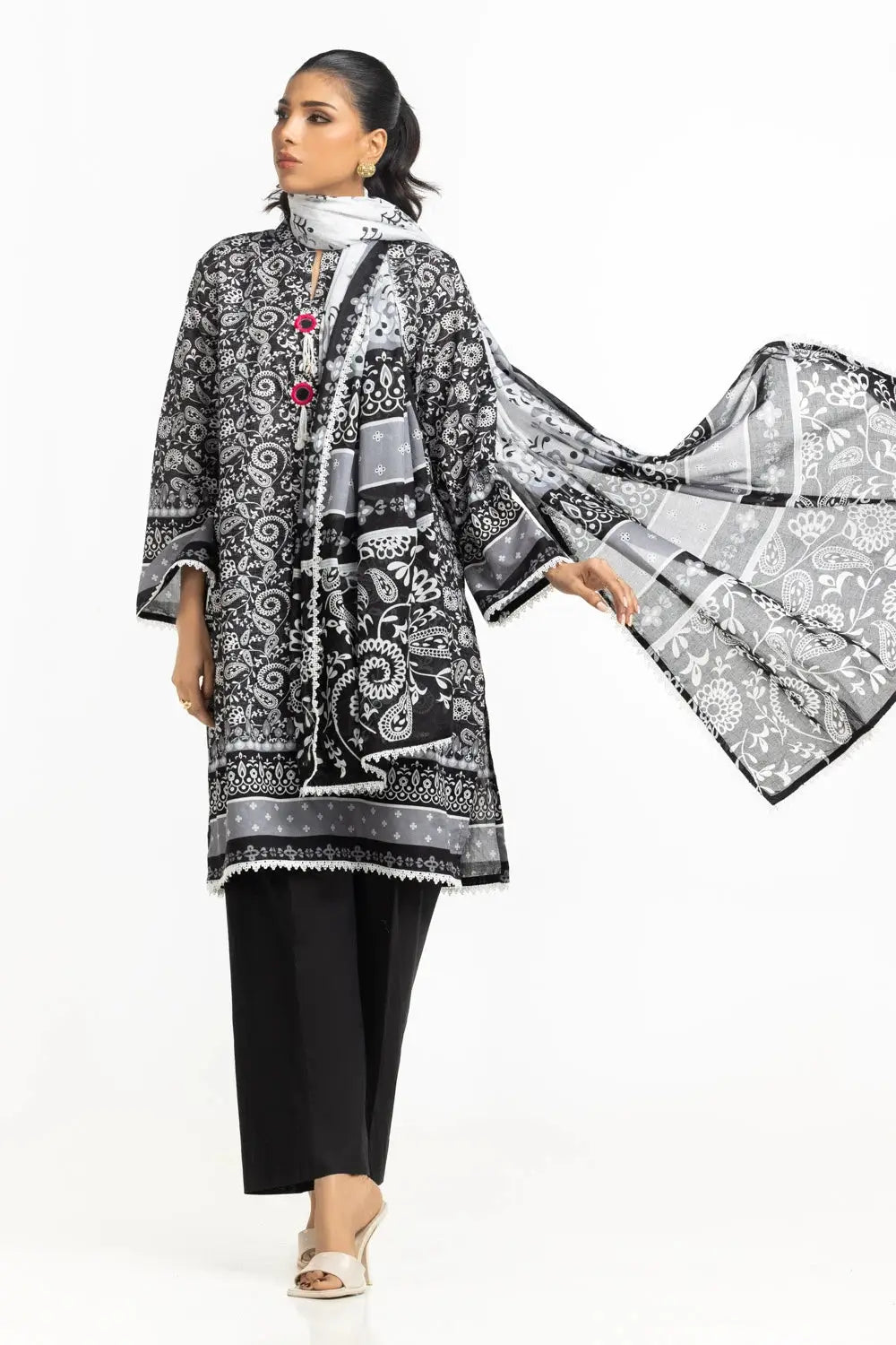 Black and White Pakistani Dress Wear Collection 2024 at Rangreza NJ Black and White Pakistani Dress Wear Collection 2024 at Rangreza NJ