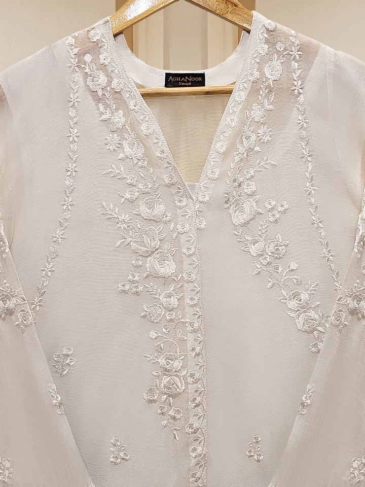 Close-up of floral embroidery on Agha Noor suit