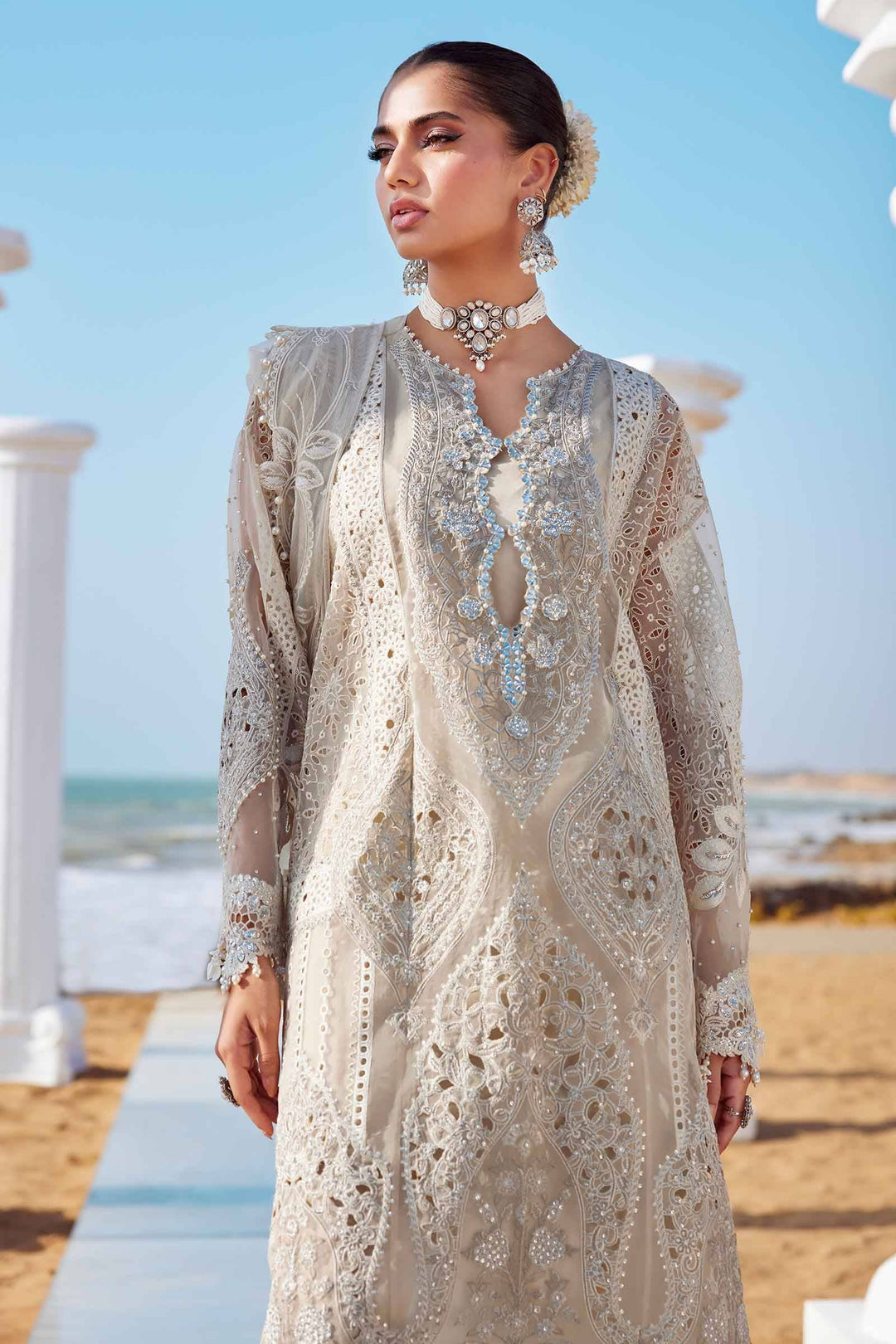 Embroidered Suit AL-4287 with keyhole neckline and intricate threadwork. A sophisticated choice for formal gatherings and parties.