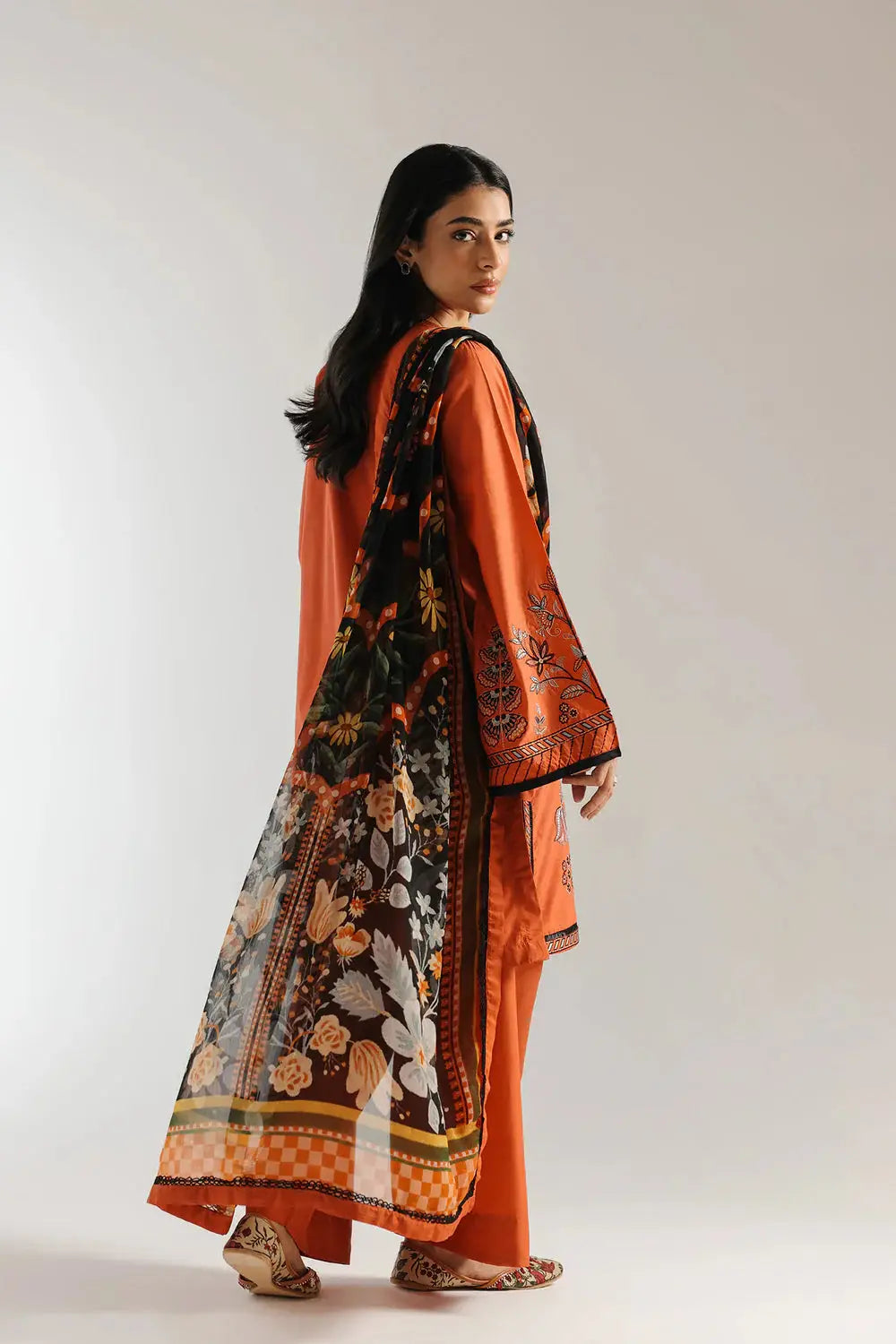 black and orange dresses pakistani almirah | Dresses | Black And Orange Floral Pakistani Dress