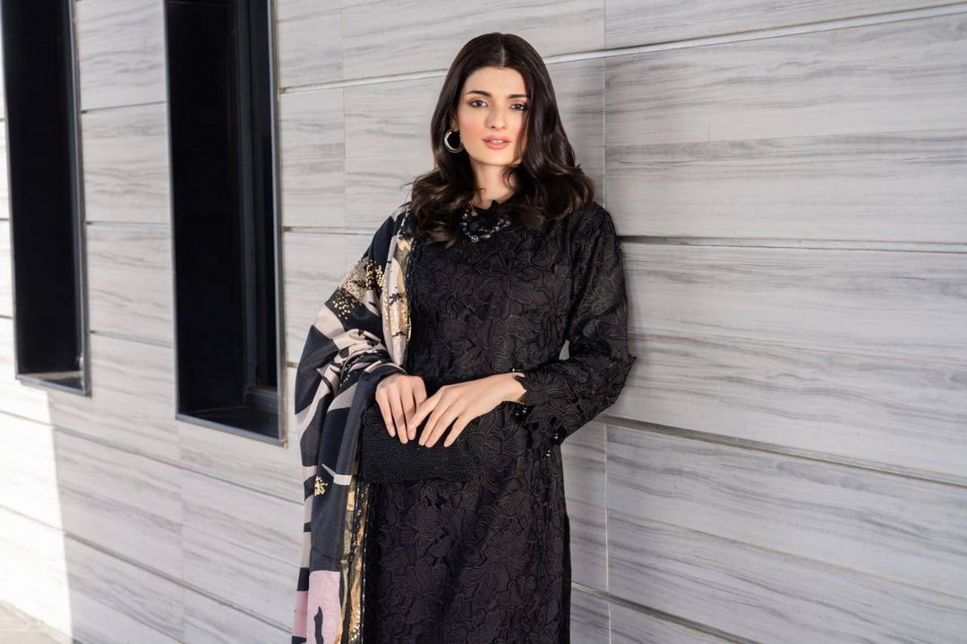 Rangreza Black Lawn Women Suit - RR-921 | 3-Piece Embroidered Rangreza Black Lawn Women Suit - RR-921 | 3-Piece Embroidered