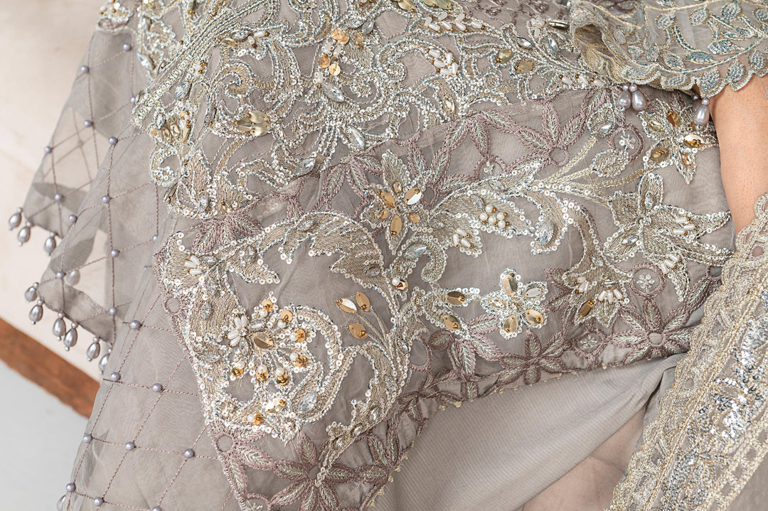 Close-up of embellished dupatta from RANGREZA SAJNI RS-3528-1300 featuring gold and silver threadwork. Luxurious Pakistani designer wear.