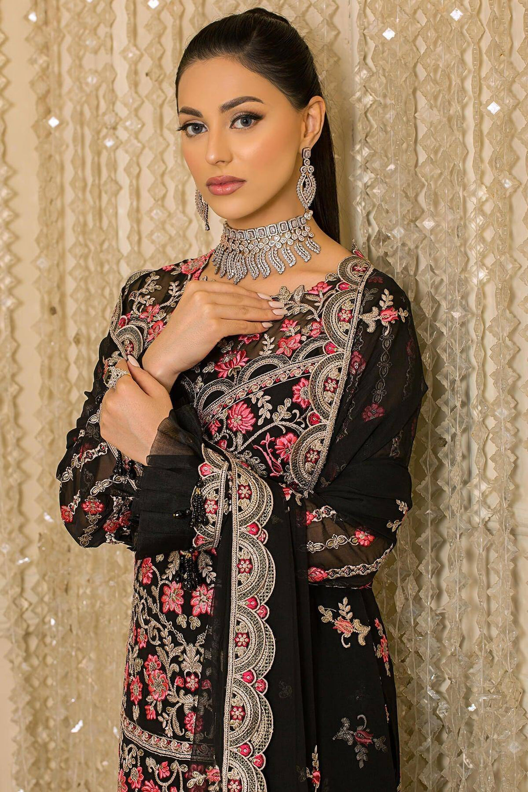 Latest Pakistani Fashion - Black Chiffon Suit | L-256 Fonce Rangreza Latest Pakistani Fashion - Black Chiffon Suit | L-256 Fonce Rangreza