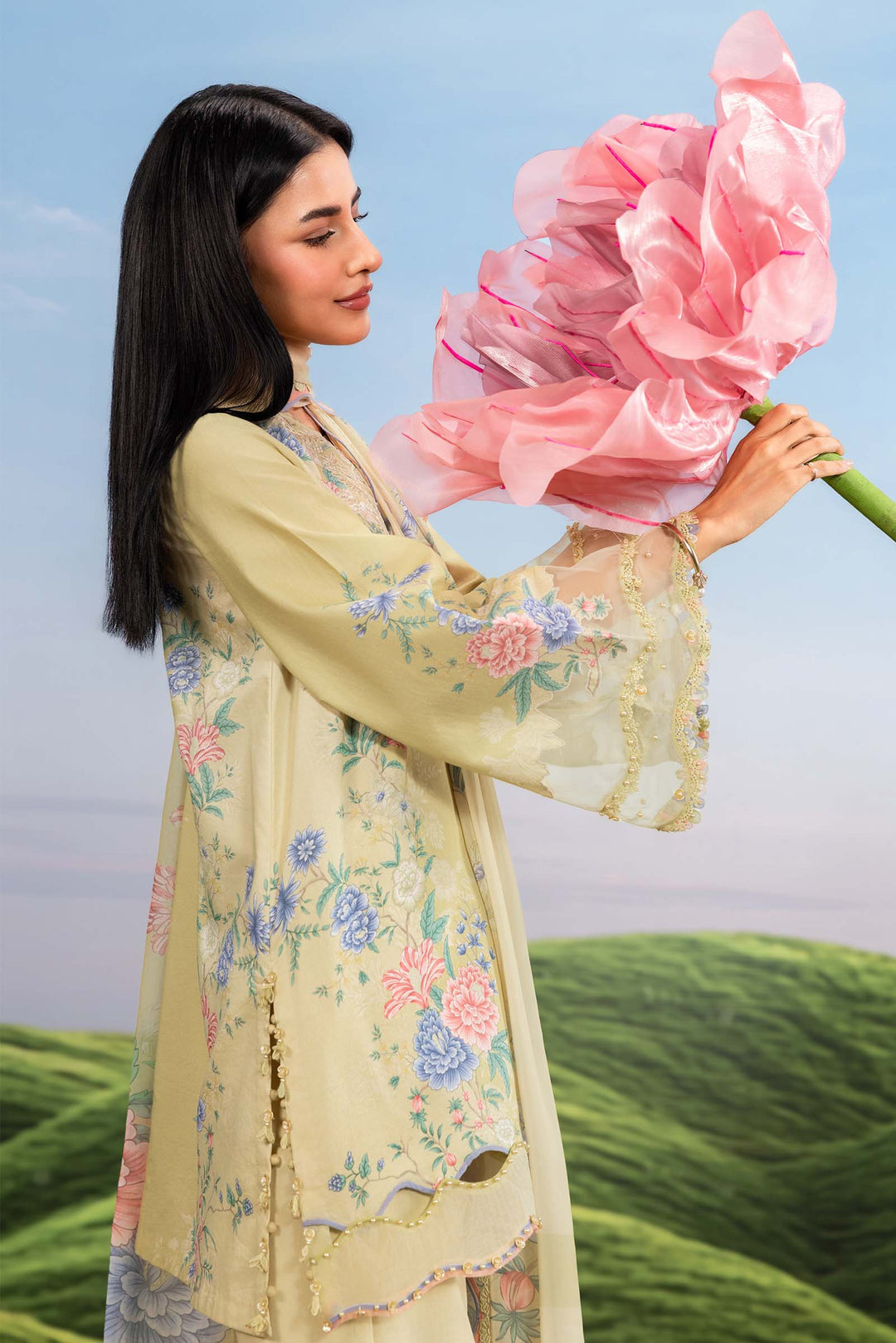 3 Pc stitched Embroidered Lawn Suit | MB-CUSV14-11A-08