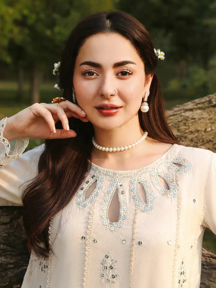 Rangreza Janan Pearl embroidered shirt with pearl jewelry