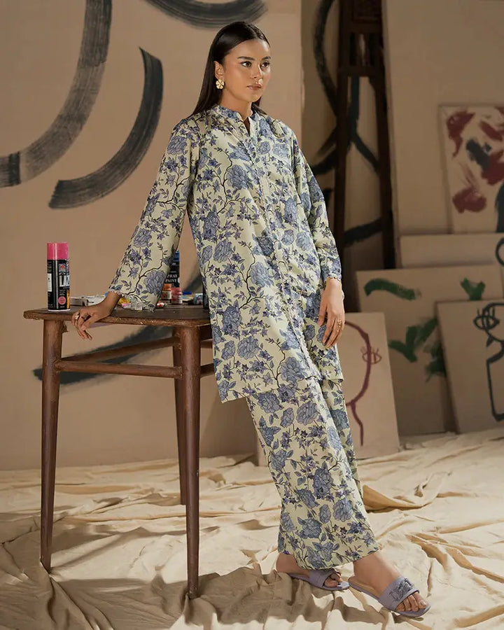 Chic 2 Piece Dress Set in printed raw silk with long shirt and wide-leg pants, ideal for casual and semi-formal wear.