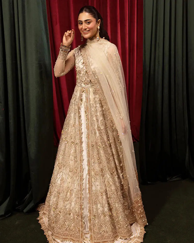 Chic wedding dress AR-109-30 showcasing traditional design