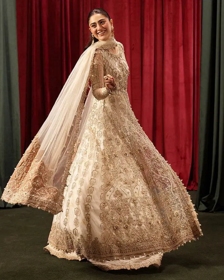 Elegant wedding dress AR-109-30 with intricate embroidery