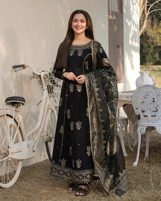 RANGREZA JANAN RR-994 Pakistani style suit featuring a black cotton jacquard frock with gold sequin embroidery, paired with an organza dupatta.