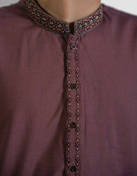 Detailed embroidery on collar and placket of J. PLUM BLENDED KAMEEZ SHALWAR, showcasing fine craftsmanship in boys' traditional clothing.