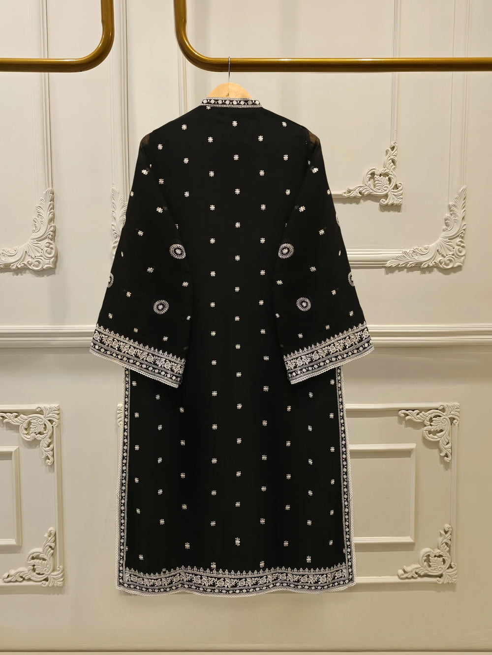 agha noor black dress Agha Noor Black Velvet Embroidered Pakistani Suit: Organza Dupatta