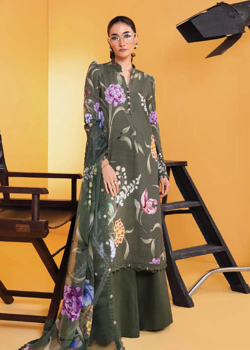 Close-up of MB-CUS25-1103-B Maria.B olive green winter dress with floral digital print and buttoned neckline, ideal for daily wear.